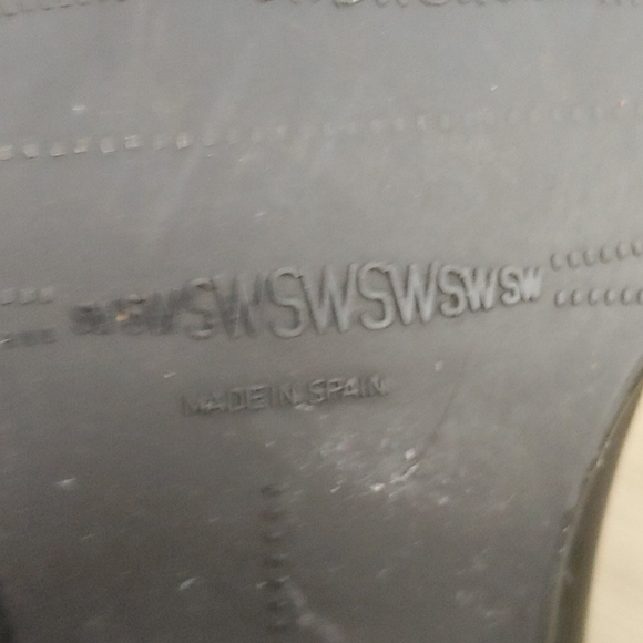 Stuart Weitzman leather boots... Great condition - Picture 8 of 12